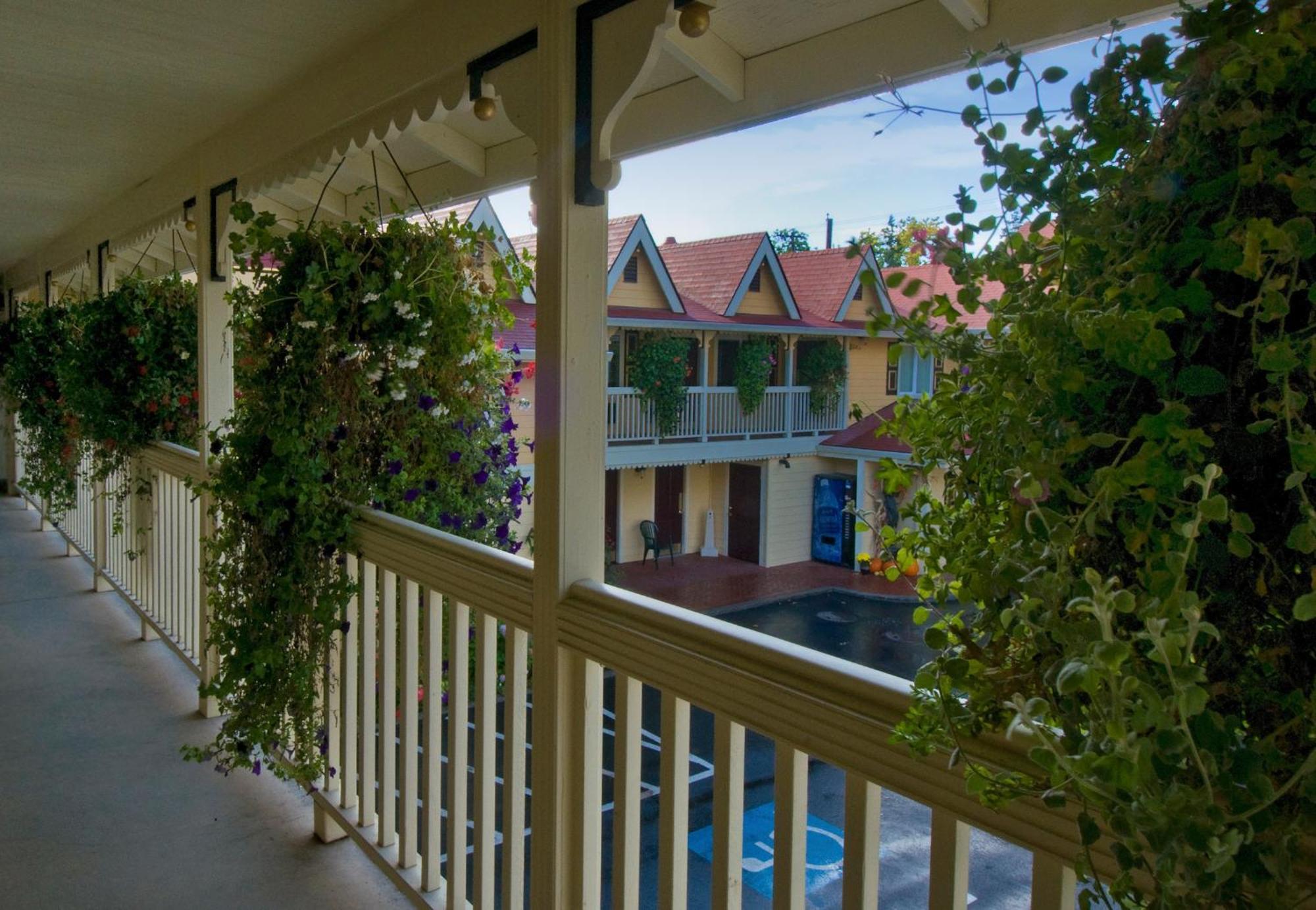 Silverton Inn & Suites Exterior photo